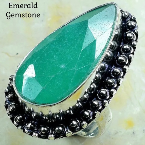 Emerald Gemstone Handmade Vintage Style Halo Ring - Picture 4 of 4